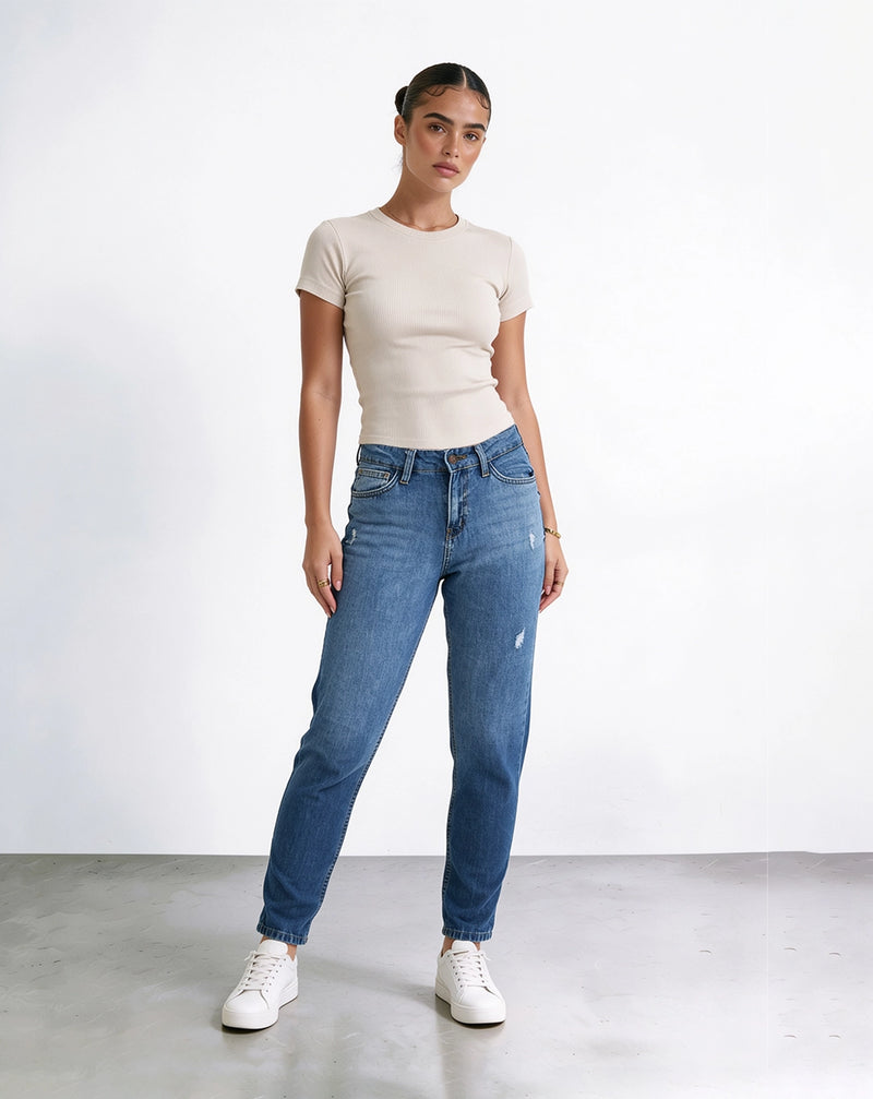 Mom fit jeans with a high waist and distressed details