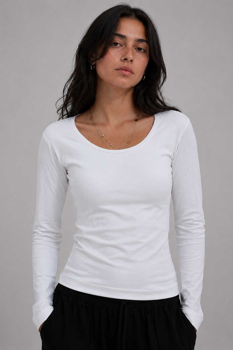 Double-Layer Fitted Long Sleeve U-Neck Top | White Top CIZARO - Cizaro Jeans