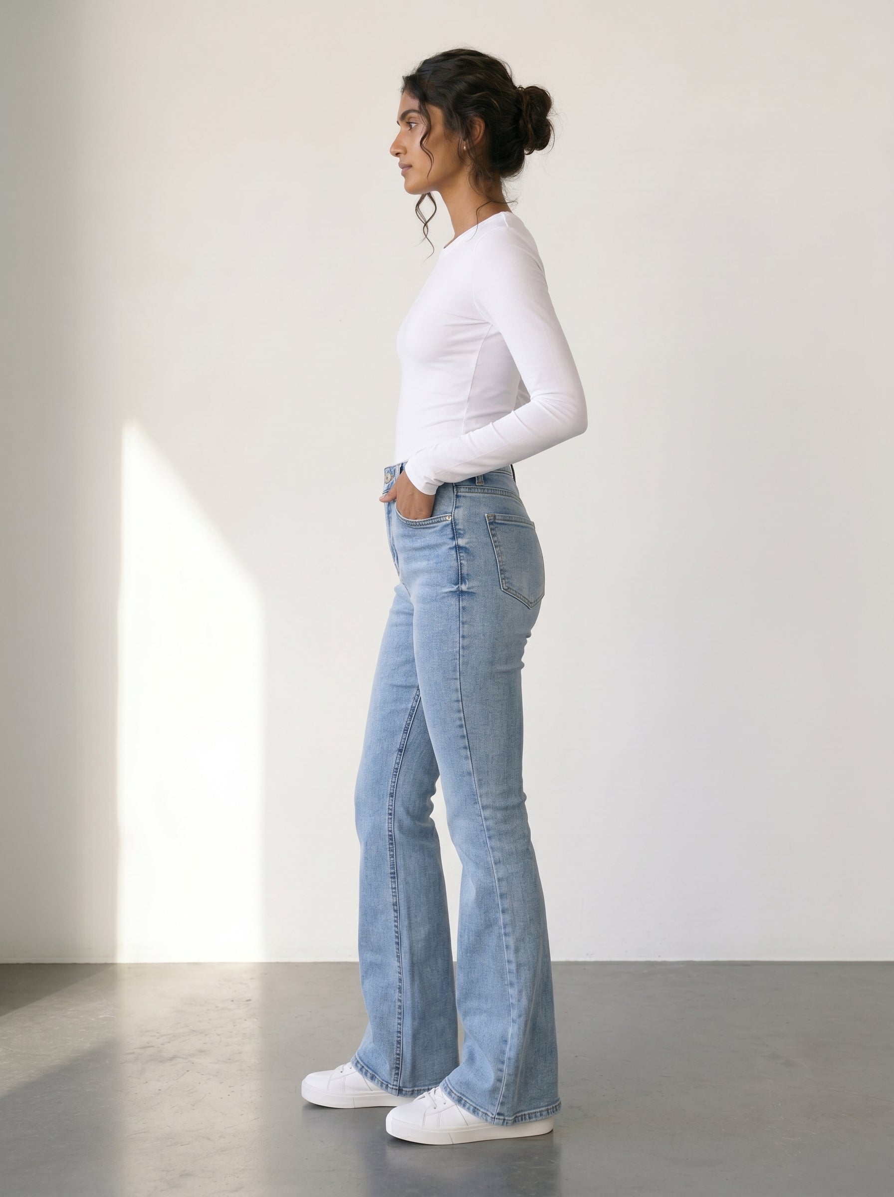 High-waisted flared jeans
