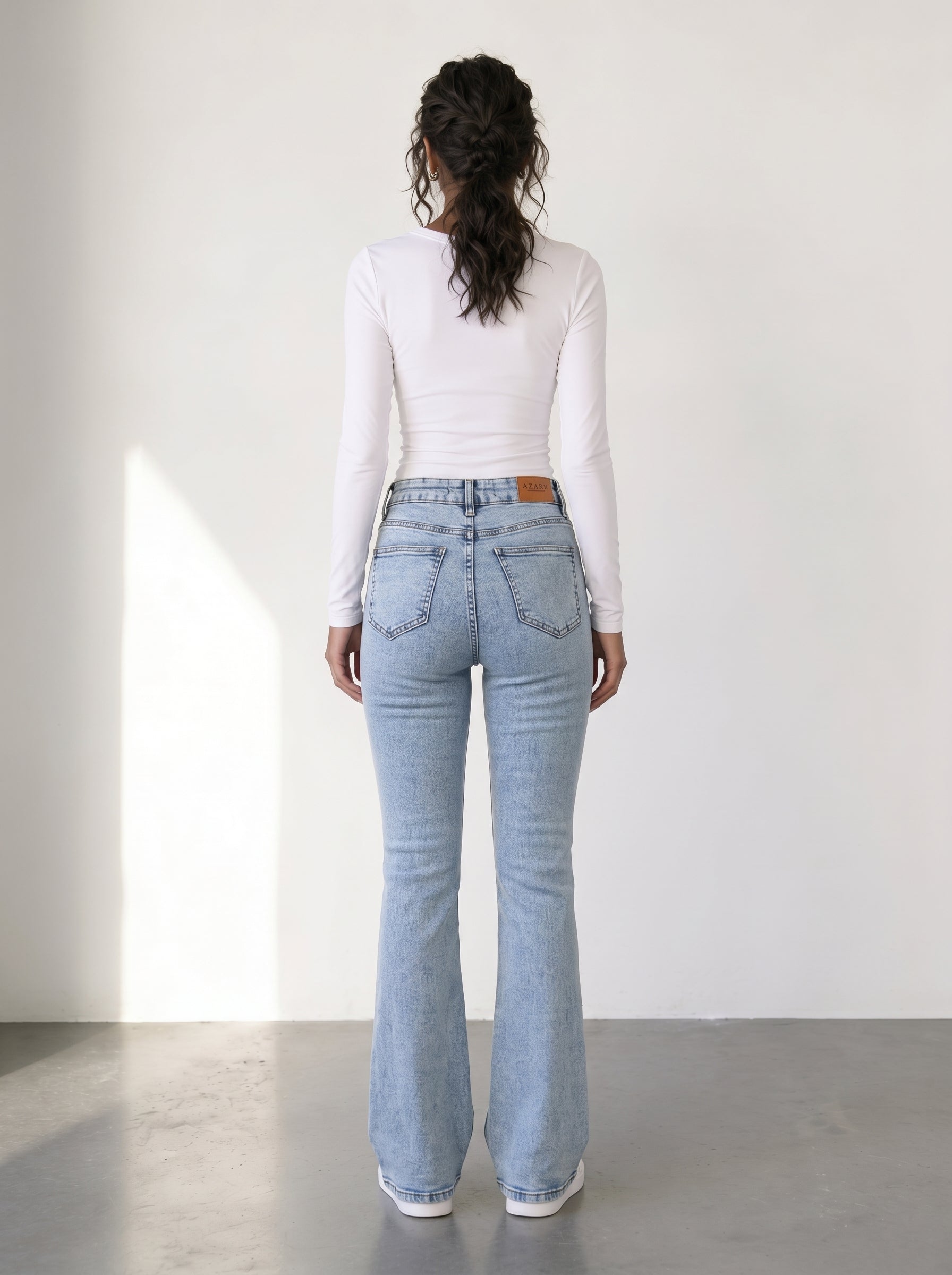 High-waisted flared jeans