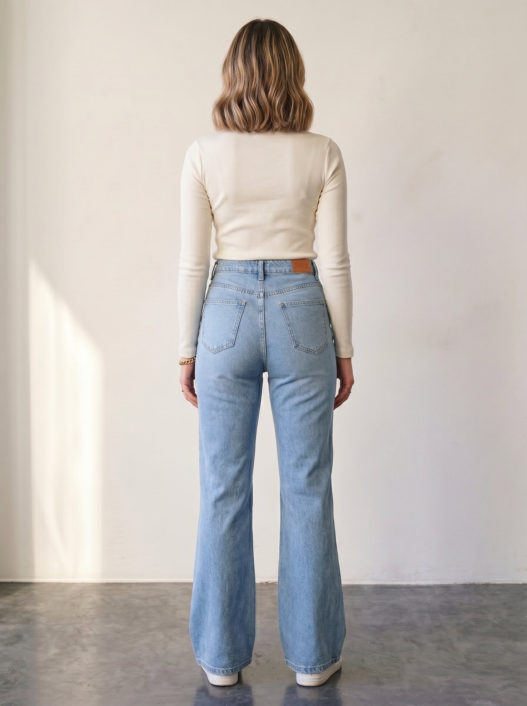 High-waisted wide-leg jeans with ombre details