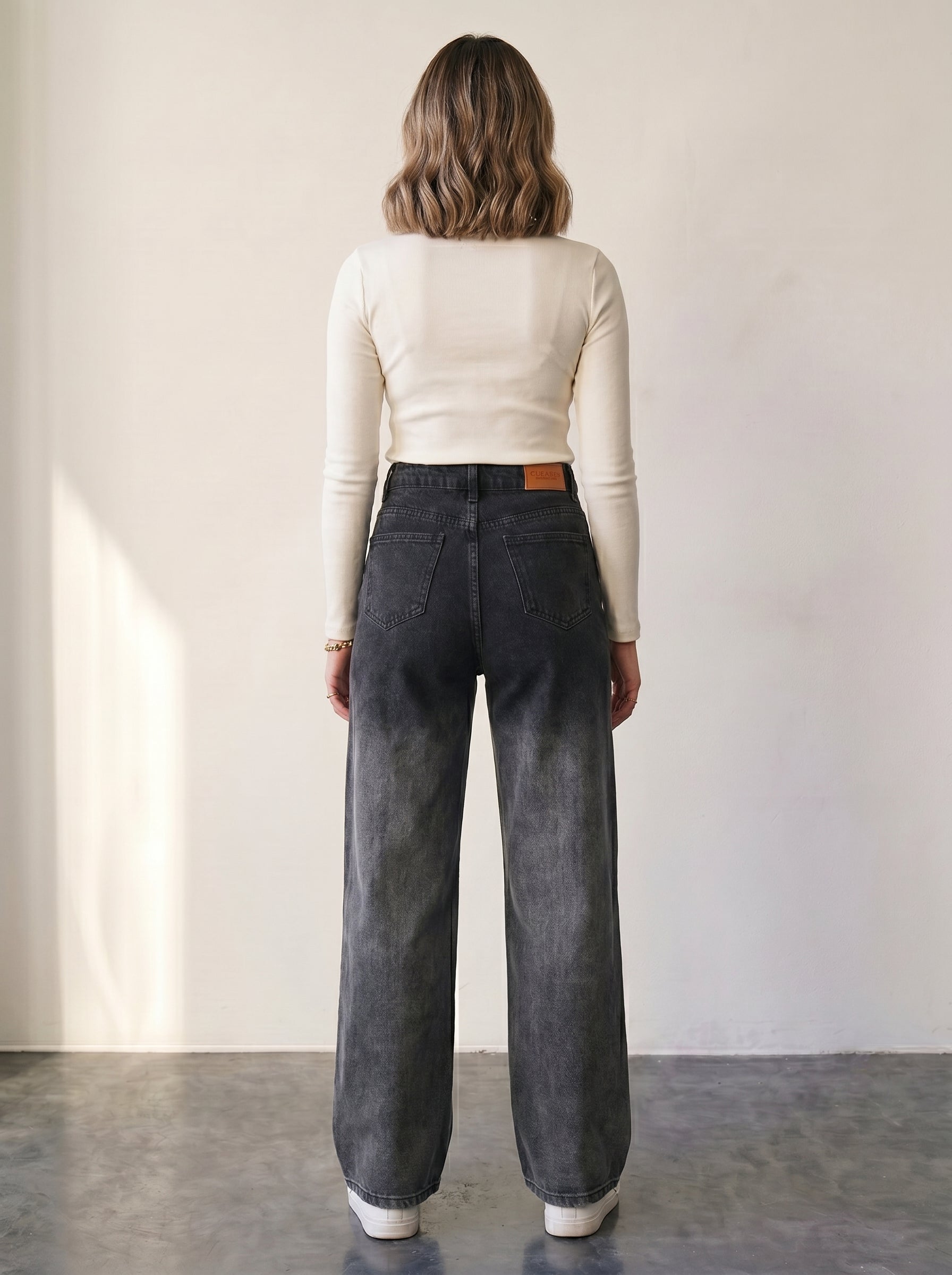 High-waisted, wide-leg ombré jeans