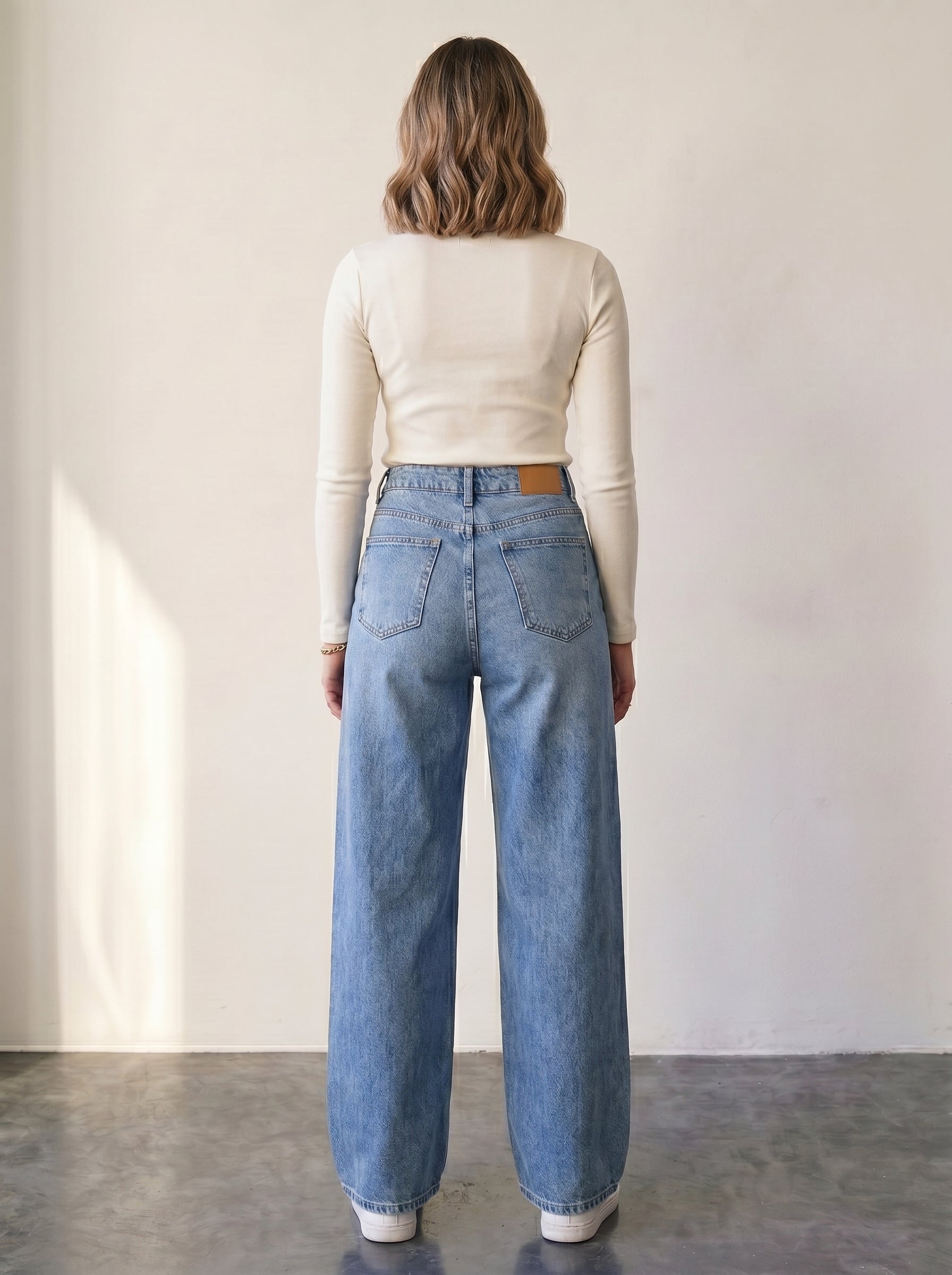 Wide-leg high-waist jeans with ombré detailing