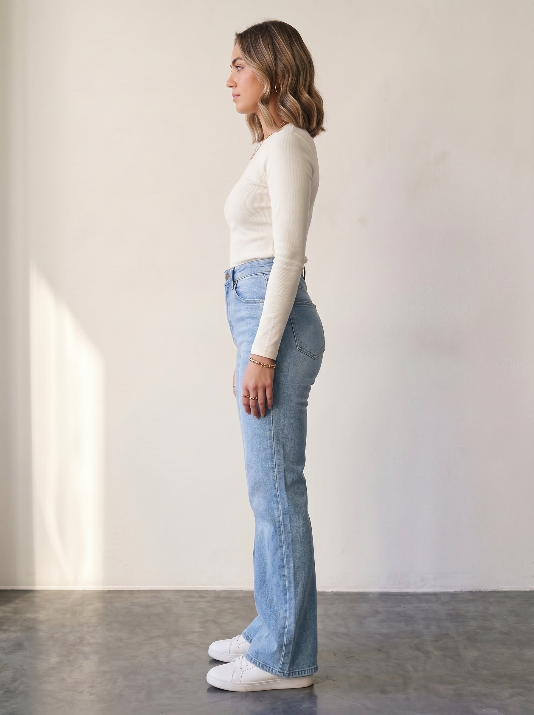 High-waisted wide-leg jeans with ombre details