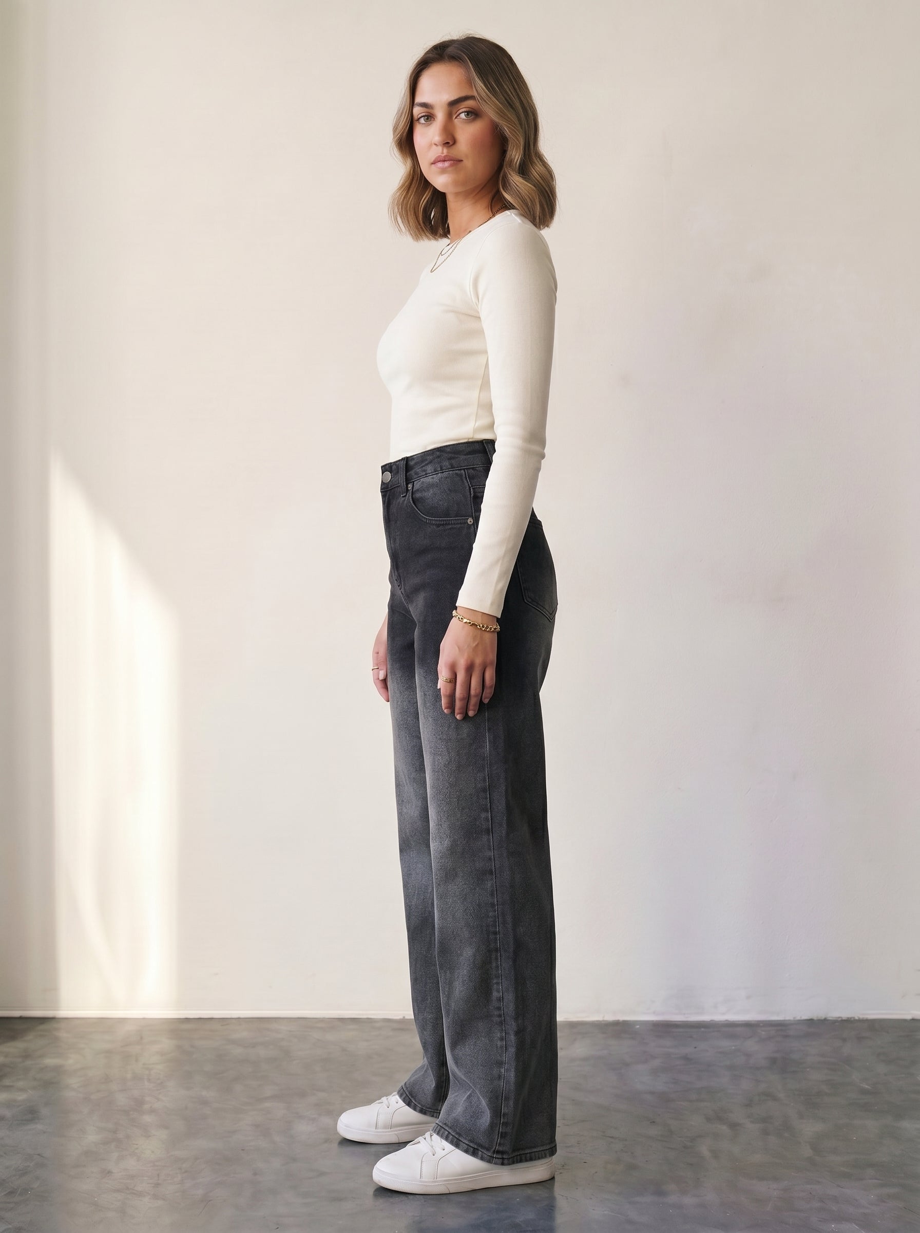 High-waisted, wide-leg ombré jeans