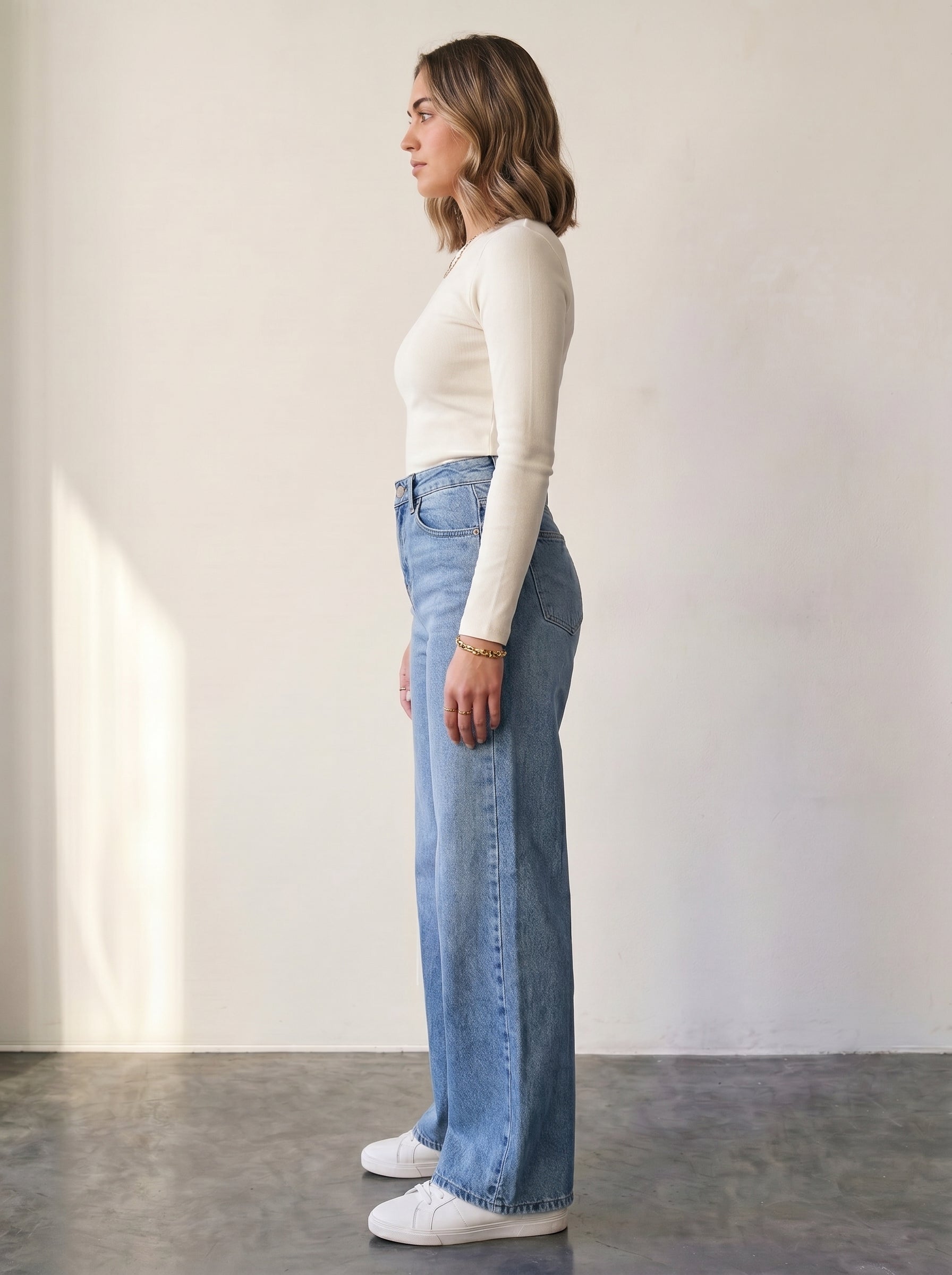 Wide-leg high-waist jeans with ombré detailing