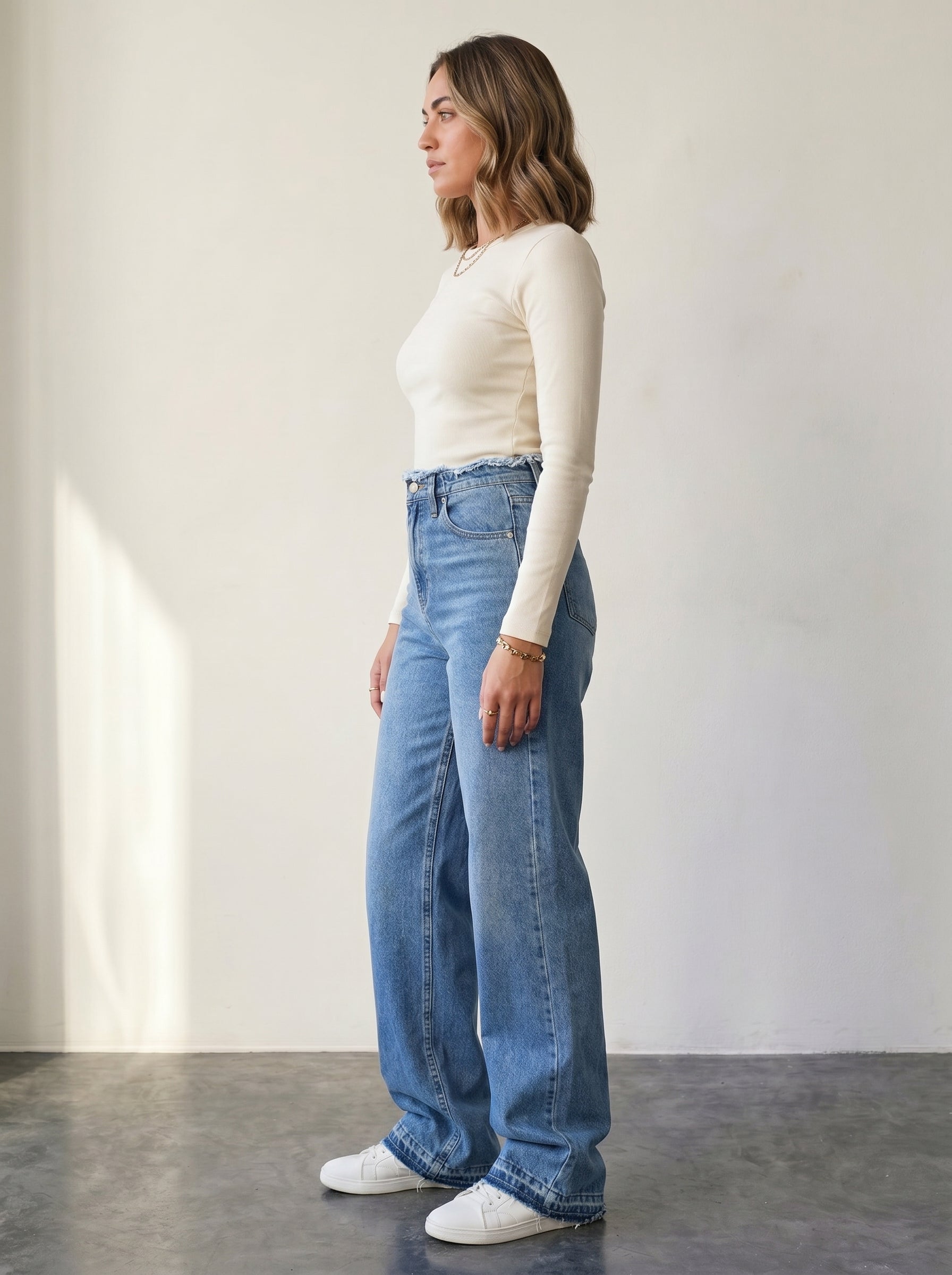 Straight-leg jeans with unfinished waist details and a high rise