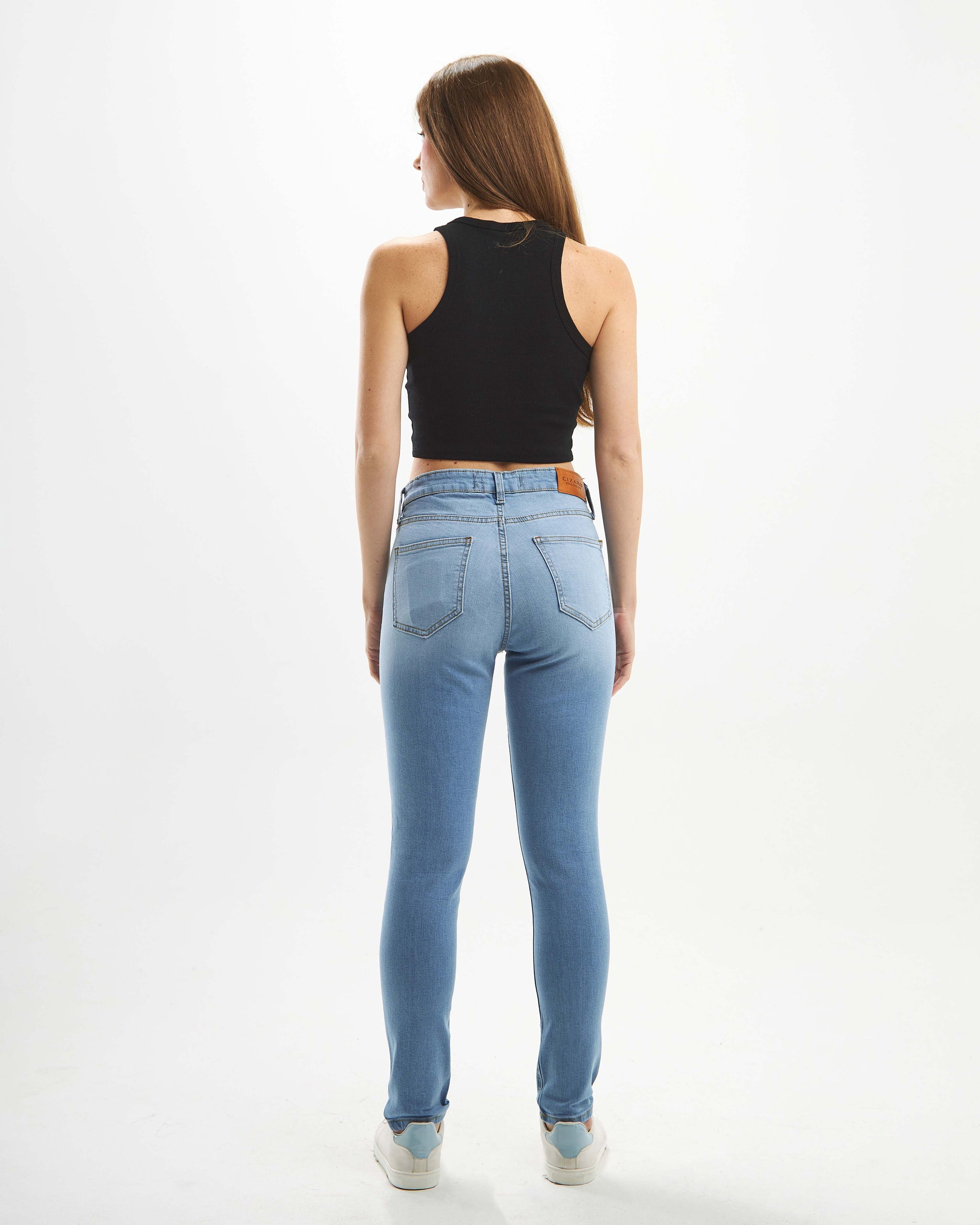 Skinny jeans with a slim fit and high waist.
