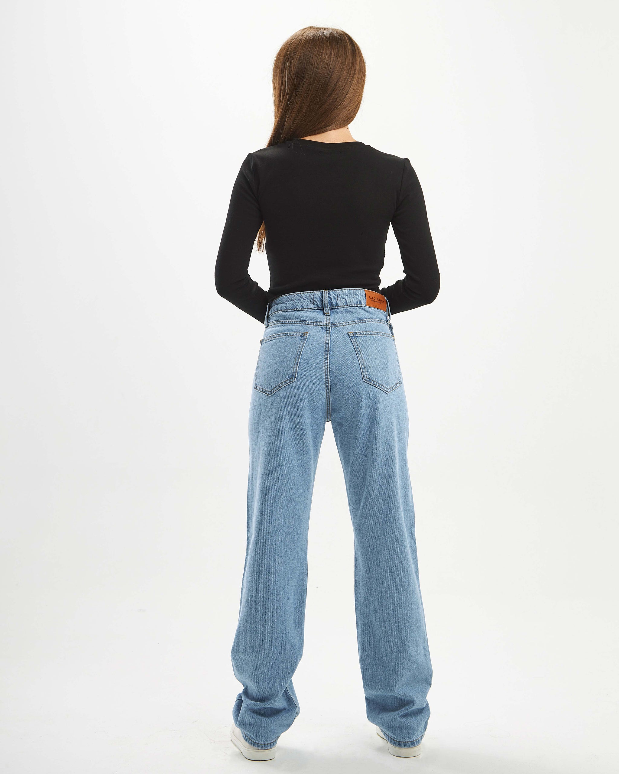High-waisted slim-straight jeans with a crisscross belt.