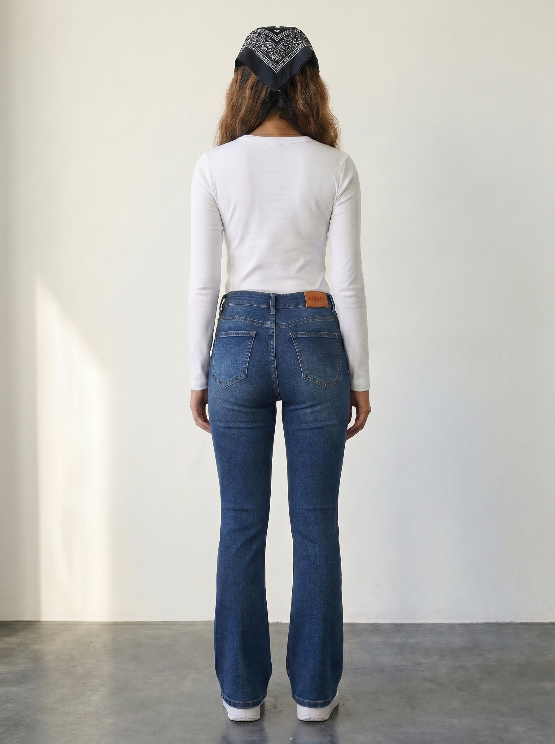 Flared ombre high-waisted jeans with seam detailing