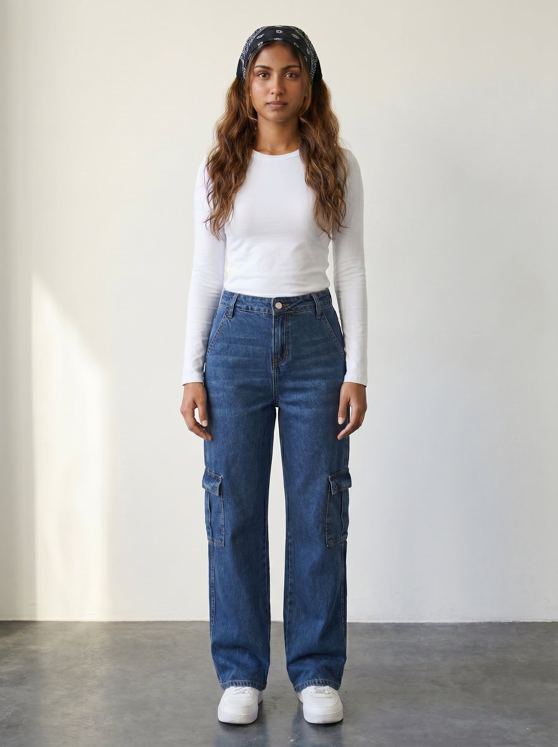 High-waisted straight-leg cargo jeans