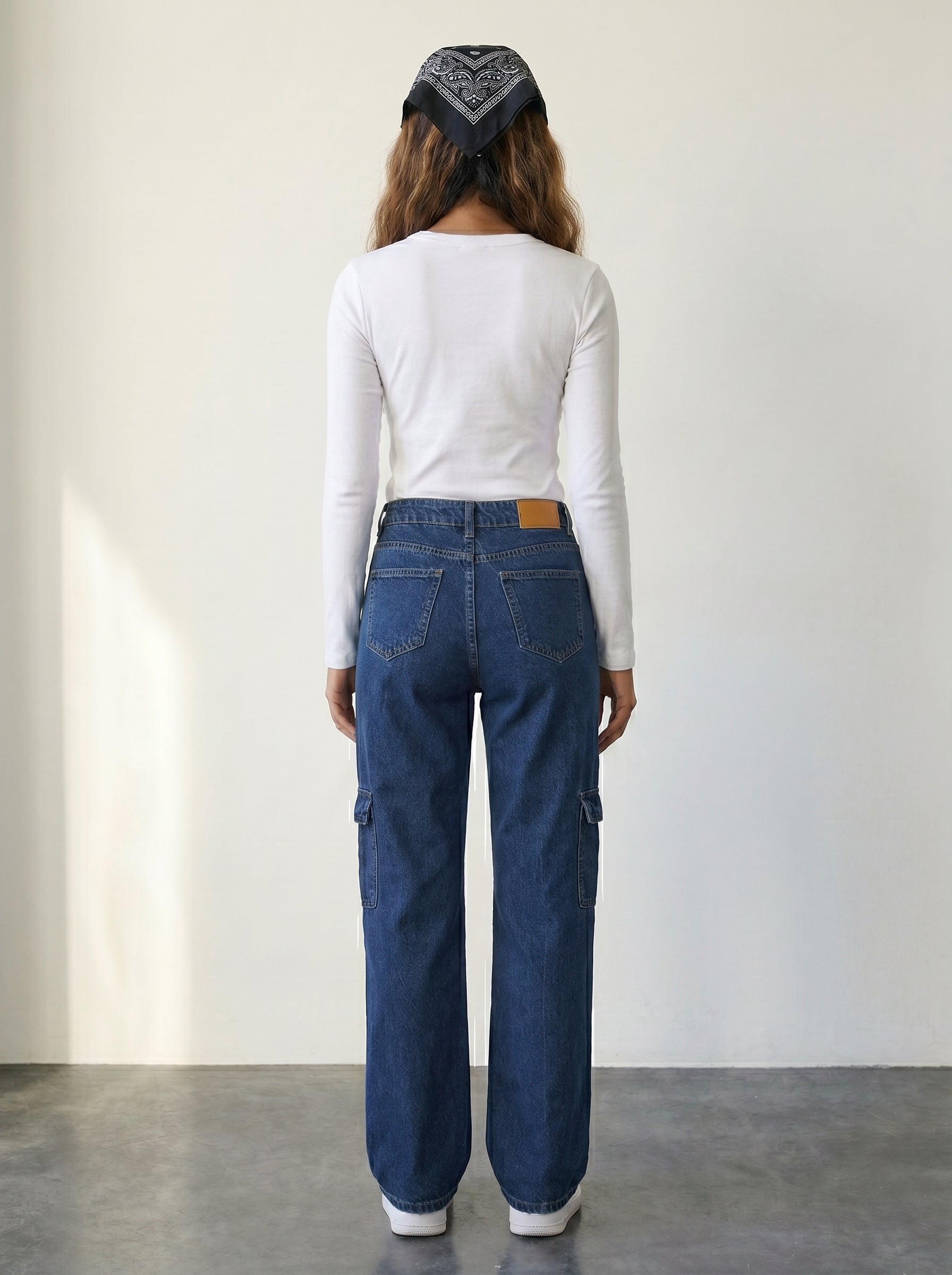 High-waisted straight-leg cargo jeans