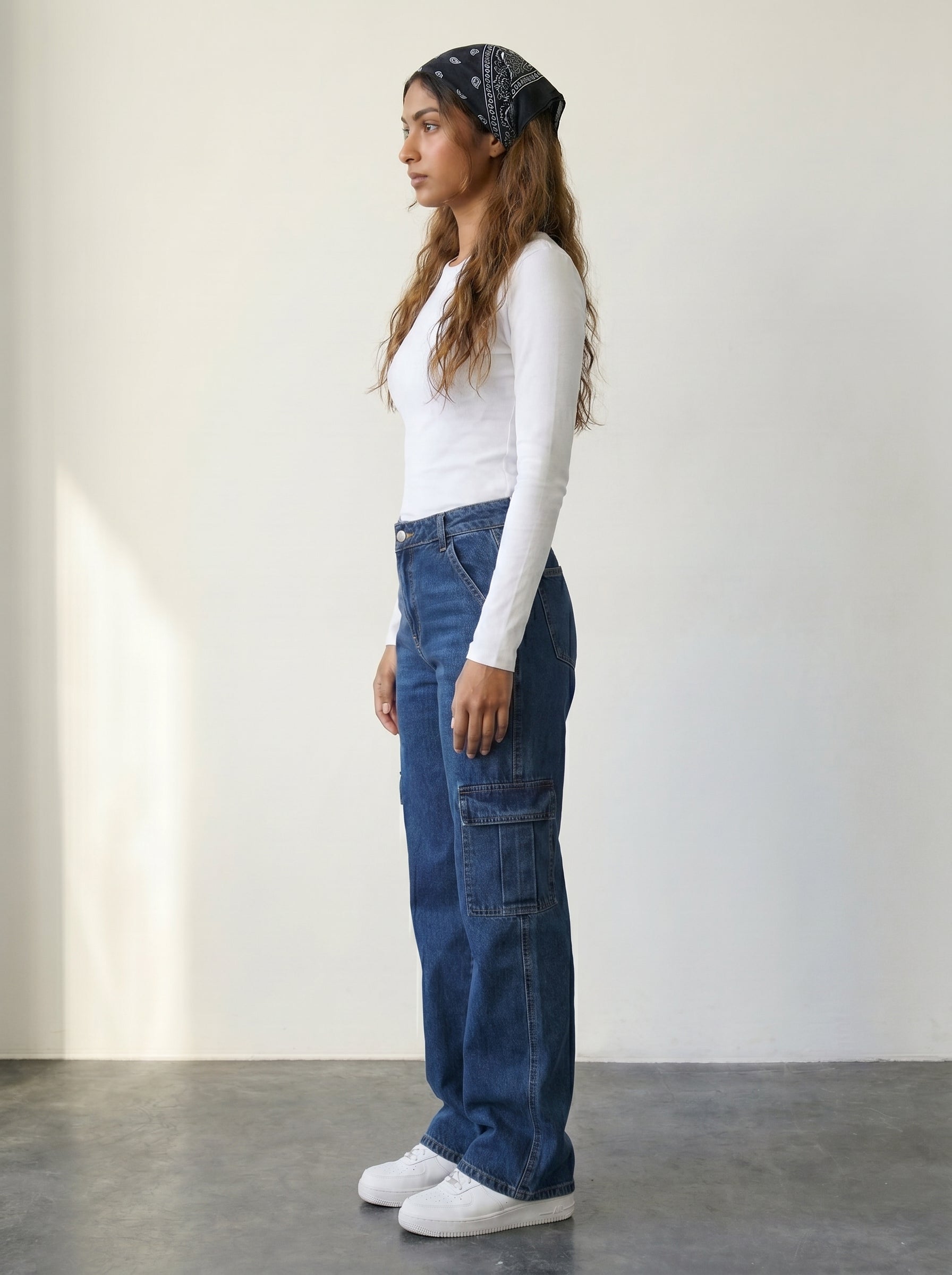 High-waisted straight-leg cargo jeans