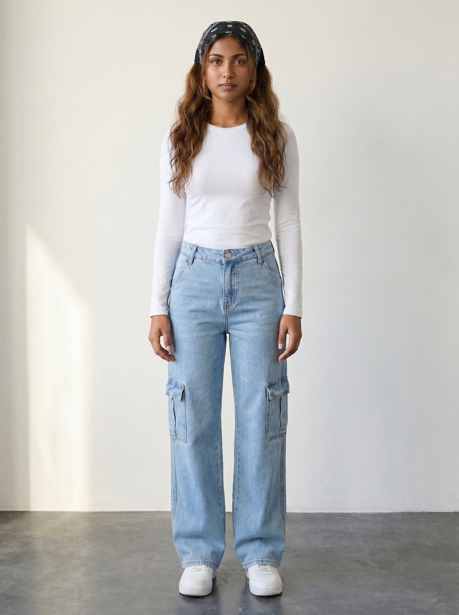 High-waisted straight-leg cargo jeans