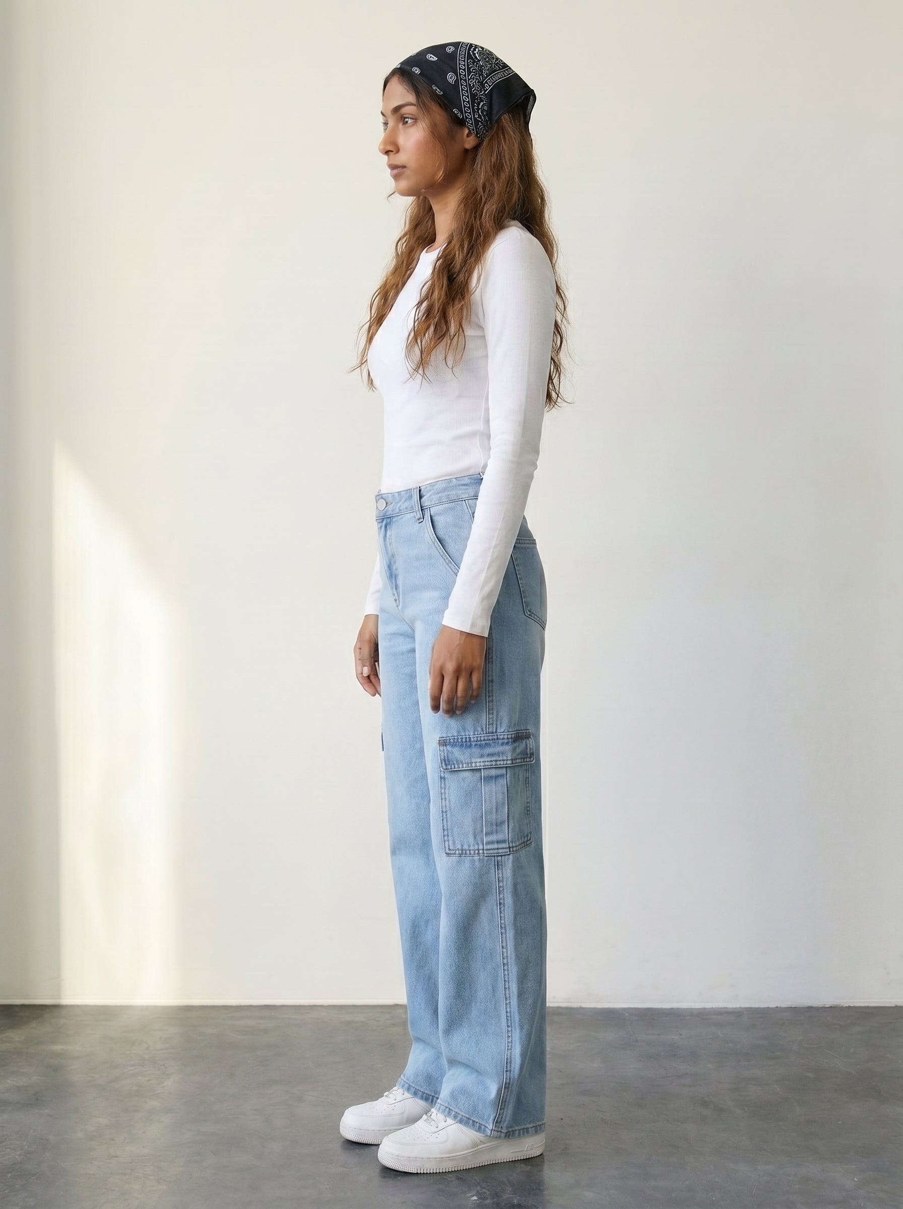 High-waisted straight-leg cargo jeans