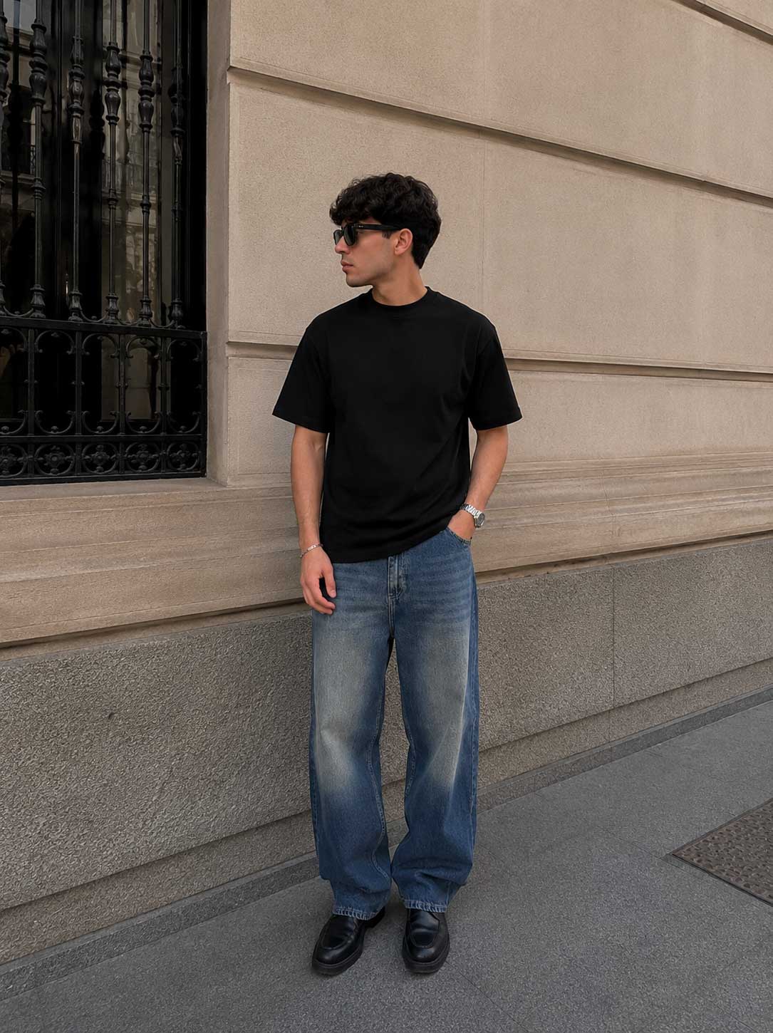 Oversized T-Shirt with Side Slits – Black T-shirt CIZARO - Cizaro Jeans