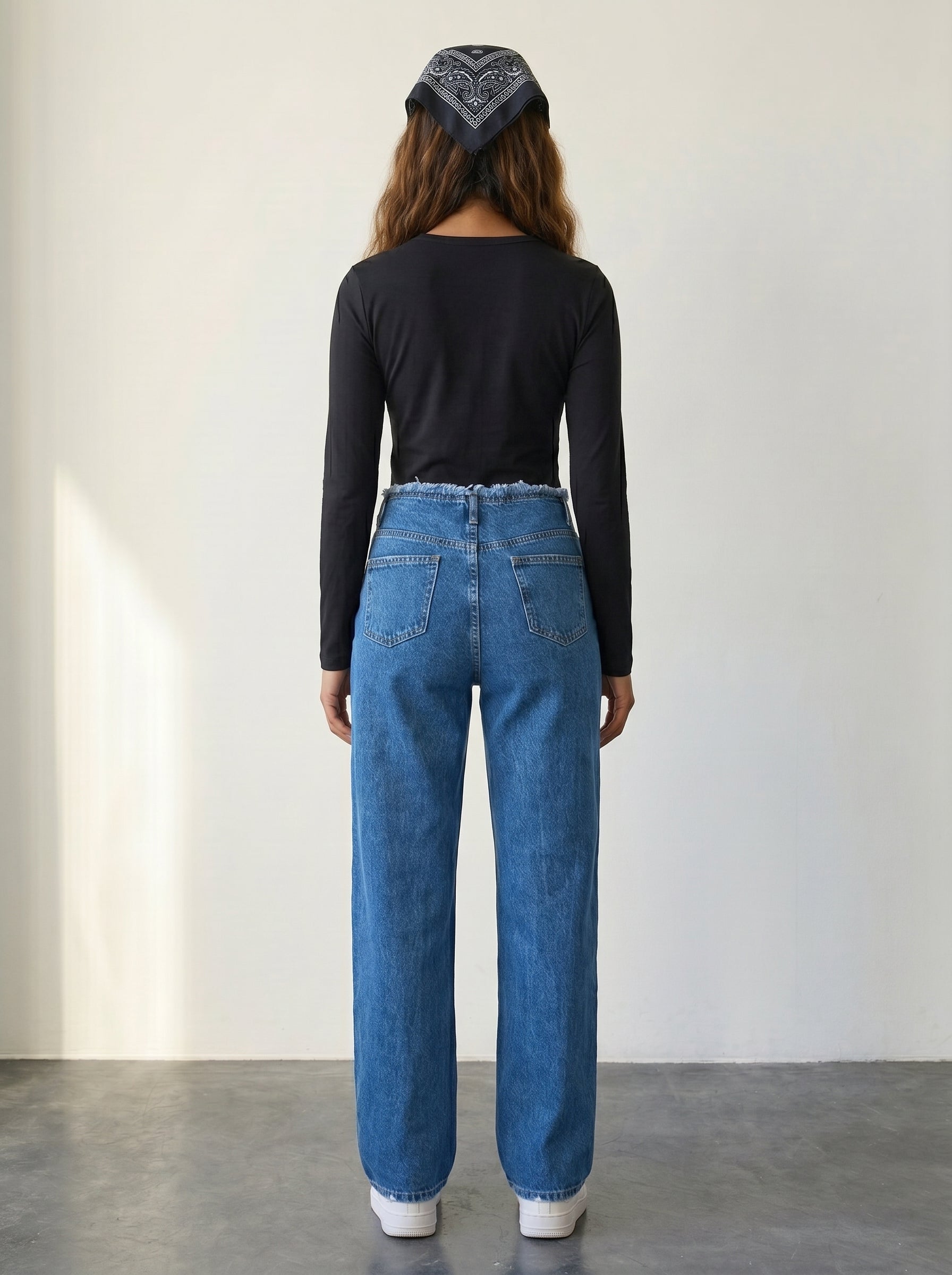 Straight-leg jeans with raw-edge waist detail and a high waist