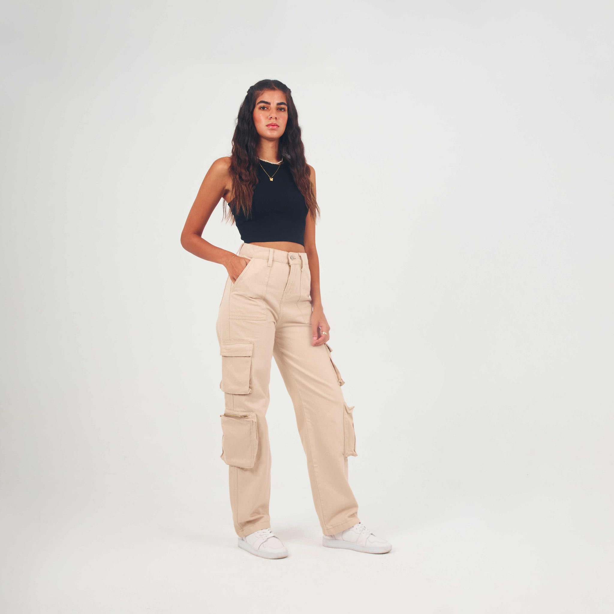 High-waisted straight-leg beige cargo jeans with pockets